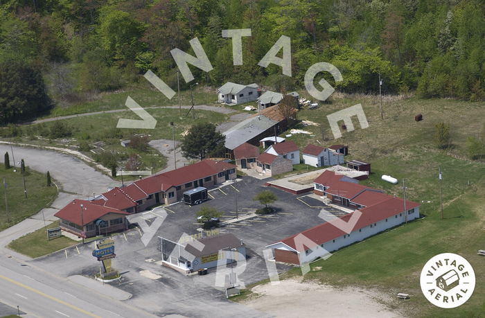 Gustafsons Resort (White Tail Restaurant & Motel) - 2003 Photo (newer photo)